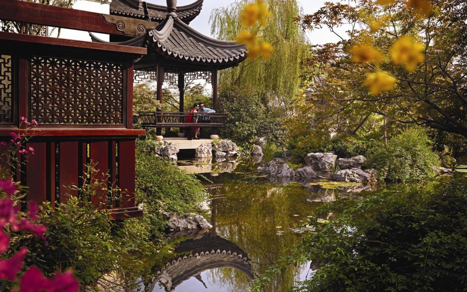 Four Seasons Hotel Hangzhou at West Lake — Ming-style gardens and pavilions