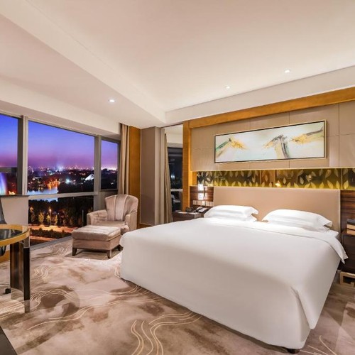 Lake View Hotel Beijing king room