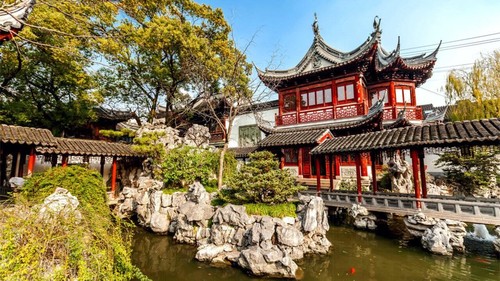 Yu Garden zigzag bridge