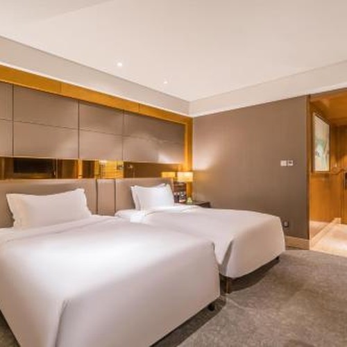 Lake View Hotel twin room