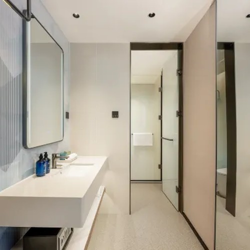Holiday Inn Express Shanghai bathroom
